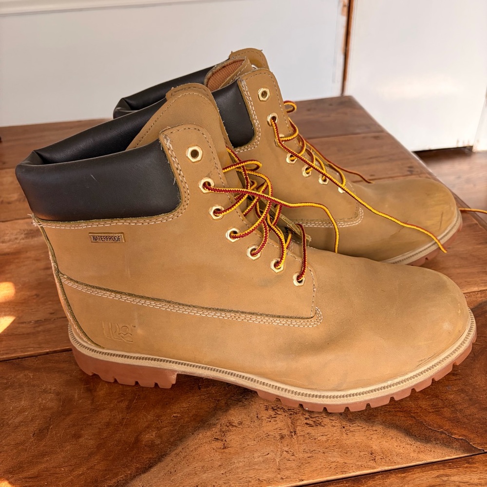 Classic Men's Tan Work Boots - Waterproof